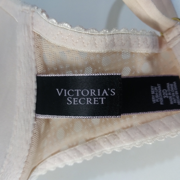 NWOT Victoria Secret very sexy puch up Bra 32D - Picture 6 of 6